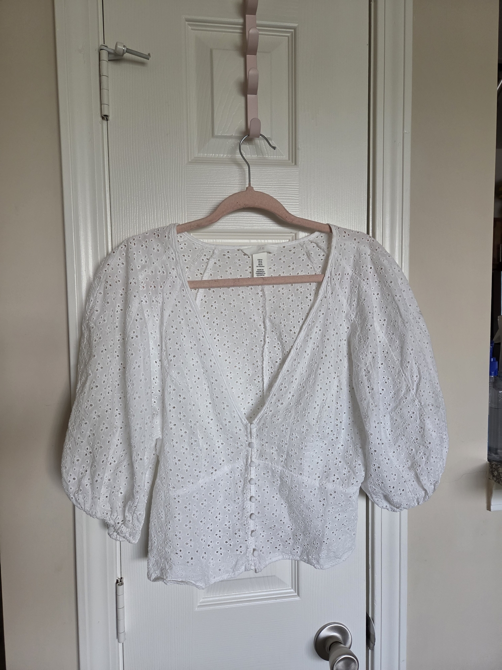 H&M White Eyelet V-Neck Button-Front Puff Sleeve Blouse